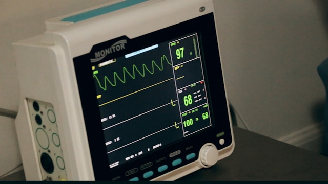 IoT examples in healthcare industries made it easy to monitor patients effectively.