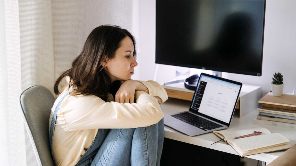 GPT-5’s expanded 256k-token memory enables longer, more coherent, and context-aware conversations.